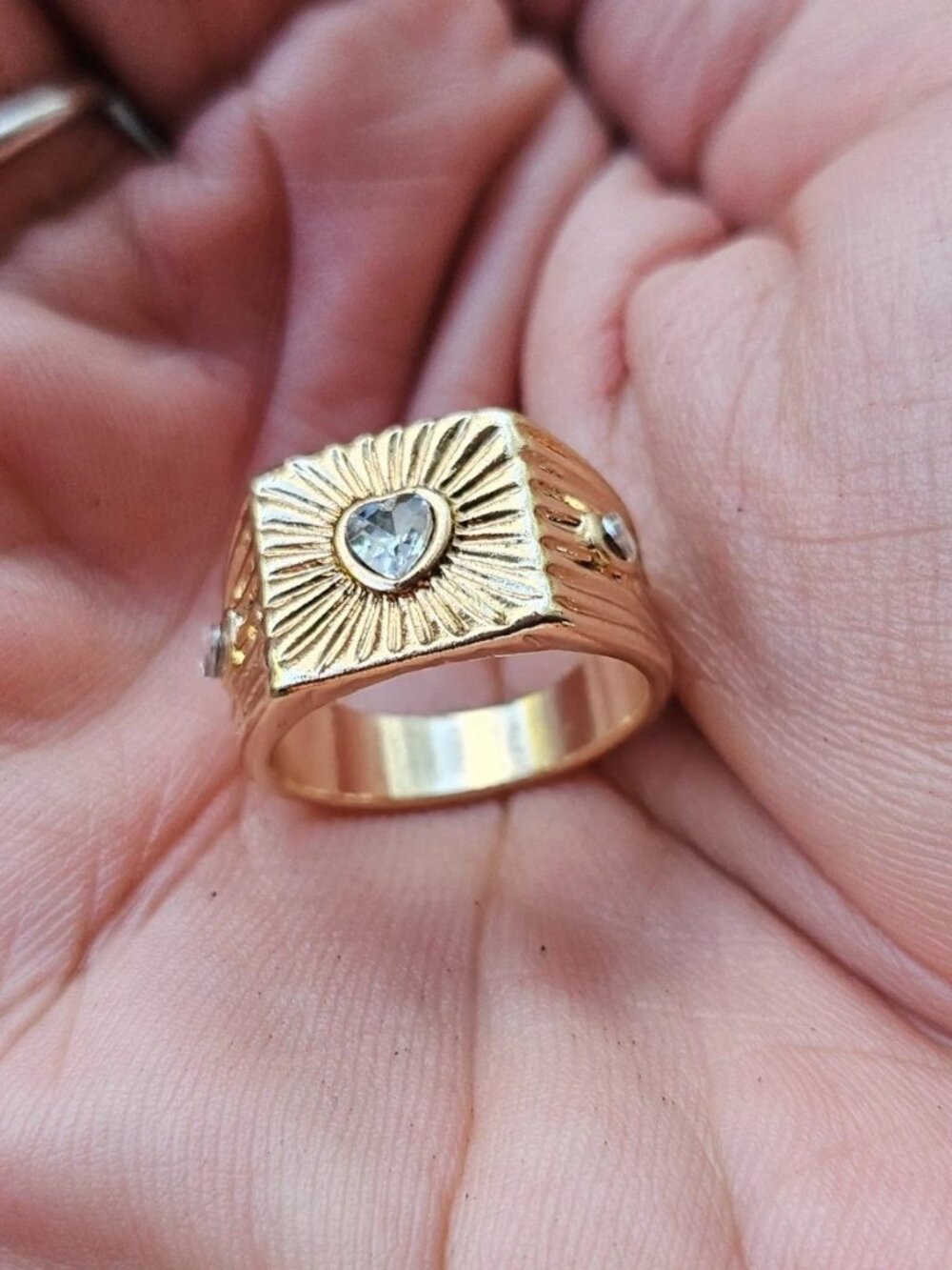 Gold Tone Men Ring Fashion Jewelry Heart Shape Crystal Fashion Jewelry Size 9
